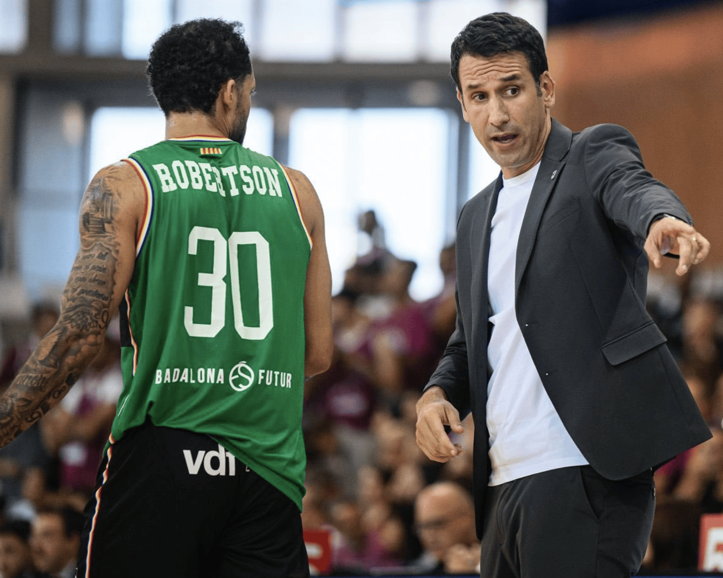 集结日体能课后;深圳男篮外线爆发备战西甲;气氛紧张;数据趋势出现新变化(胜利日特别节目2025)开云棋牌